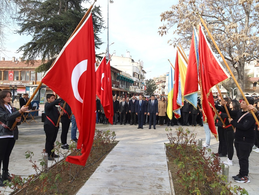 18 Mart Çanakkale Deniz Zaferi ve Şehitleri Anma Günü münasebetiyle İlçemizde tören düzenlendi.